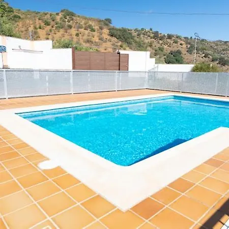 Petra Piscina Parking Especial Grupos Villa Totalan